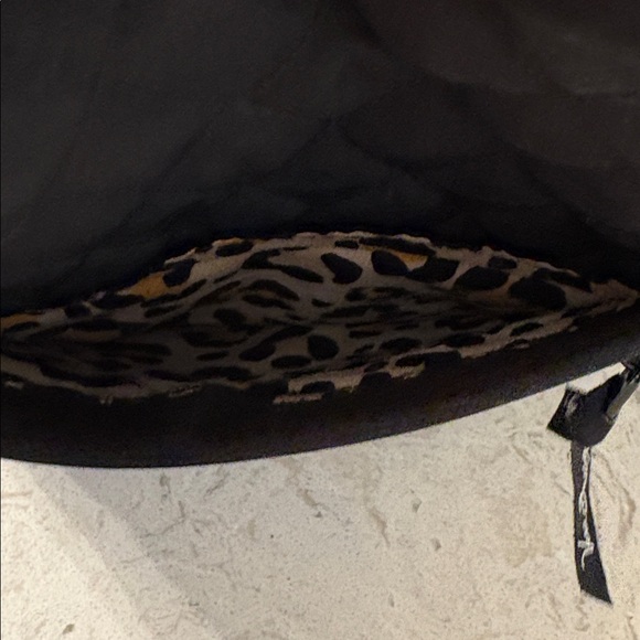 Vera Bradley Quilted Black Bag with Silver Detail crossbody - Picture 8 of 9